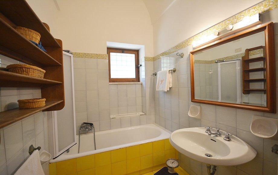 Étage inférieur - chambre double  D salle de bain